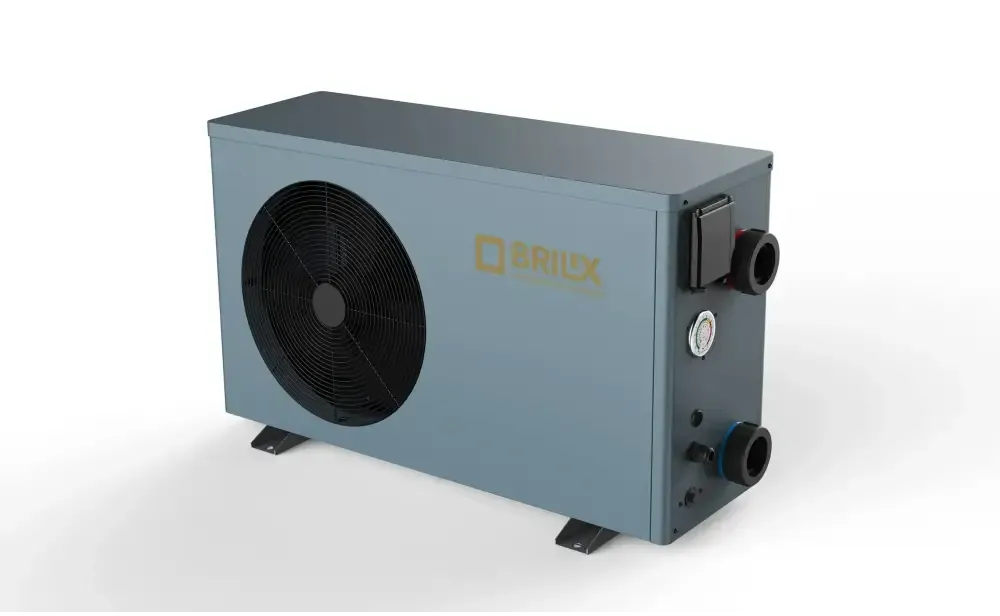 Grå rektangulær Brilix XHPFDPLUS-bassengvarmepumpe, 5 kW R32, med svart vifte og rør på siden Grå rektangulær Brilix XHPFDPLUS-bassengvarmepumpe, 5 kW R32, med svart vifte og rør på siden